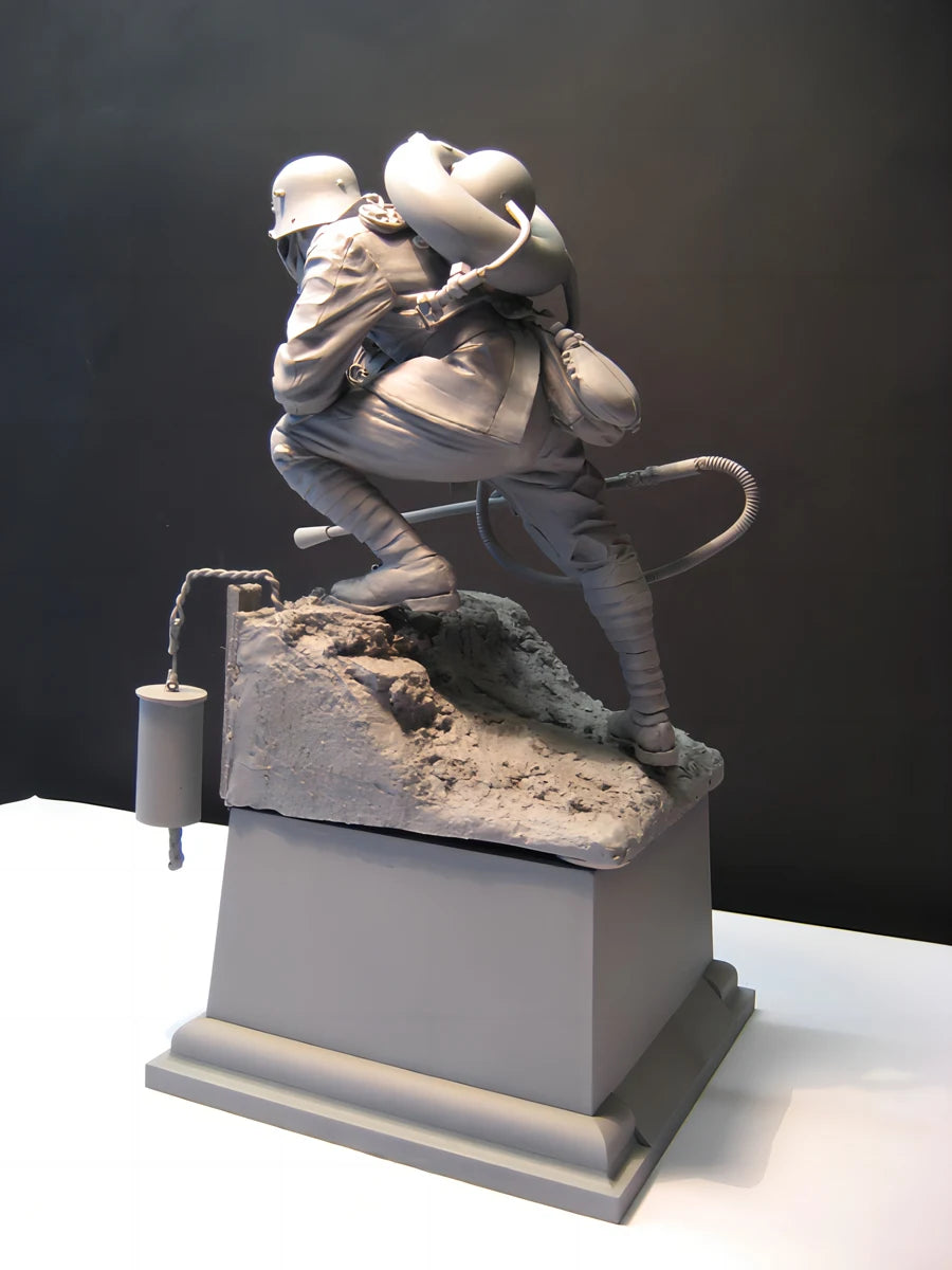 1/16 WWI Soldier on Rocky, Resin Model Diorama Kit, Unassembled and Unpainted