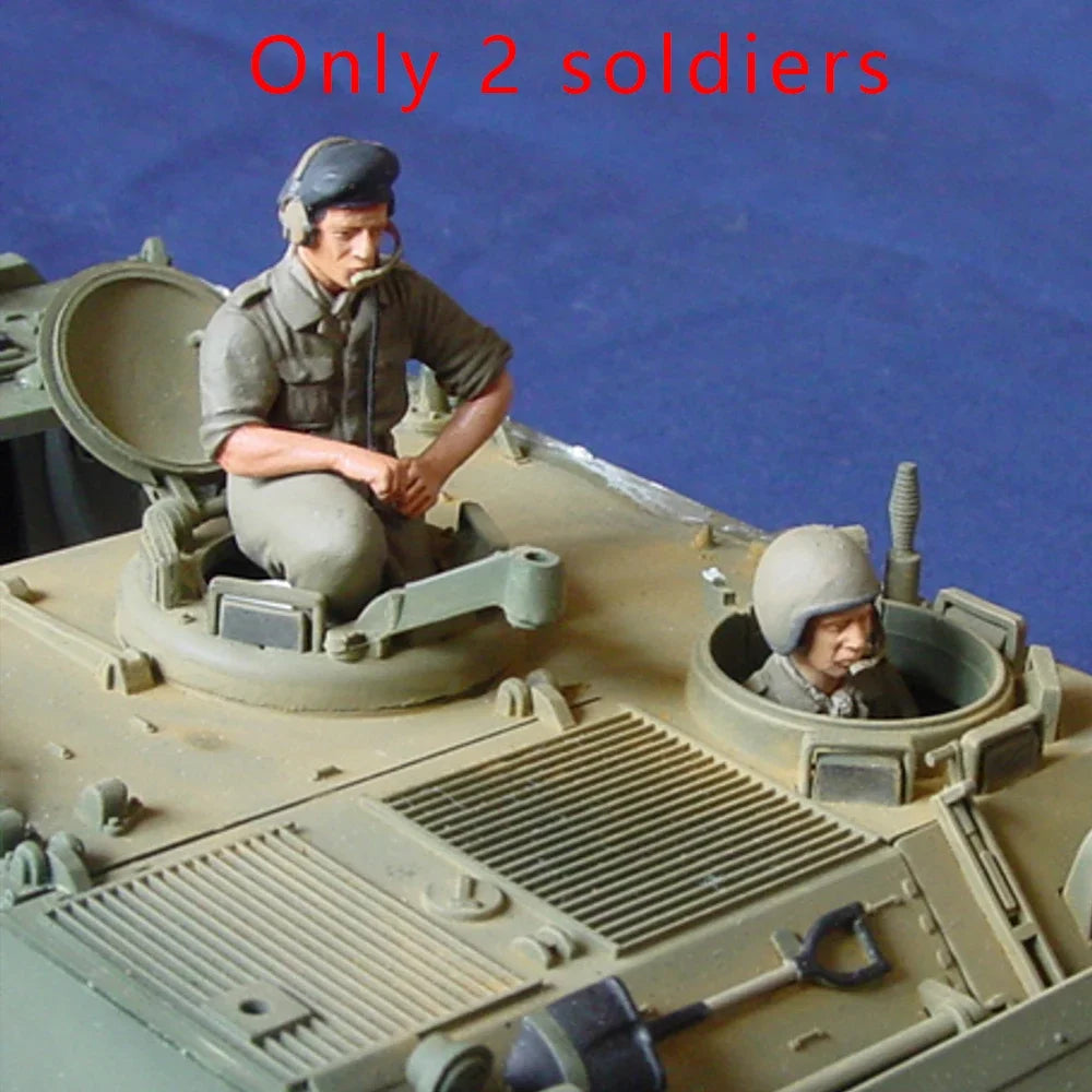 1/35 Vietnam War Australian APC Crew in Hatches, 2 Figures, Resin Model Figure Kit, Unassembled and Unpainted