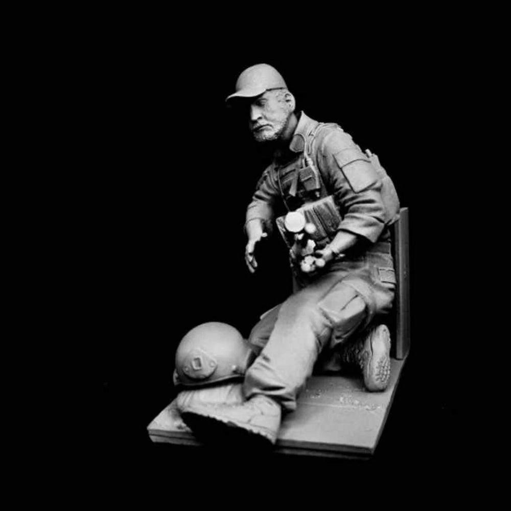 1/16 Modern Tactical Operator with Sniper Rifle, Resin Model Figure Kit, Unassembled and Unpainted