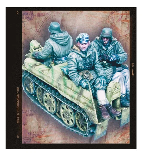 1/35 WWII German Soldiers with APC, 5 Figures, Resin Model Figure Kit, Unassembled and Unpainted