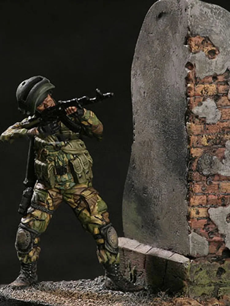 1/24 Modern Sniper Aiming Through Scope, Resin Model Figure Kit, Unassembled and Unpainted