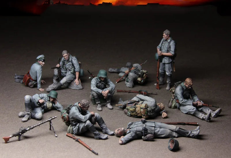 1/35 WWII German Infantry Squad Assaulting, 10 Figures, Resin Model Figure Kit, Unassembled and Unpainted