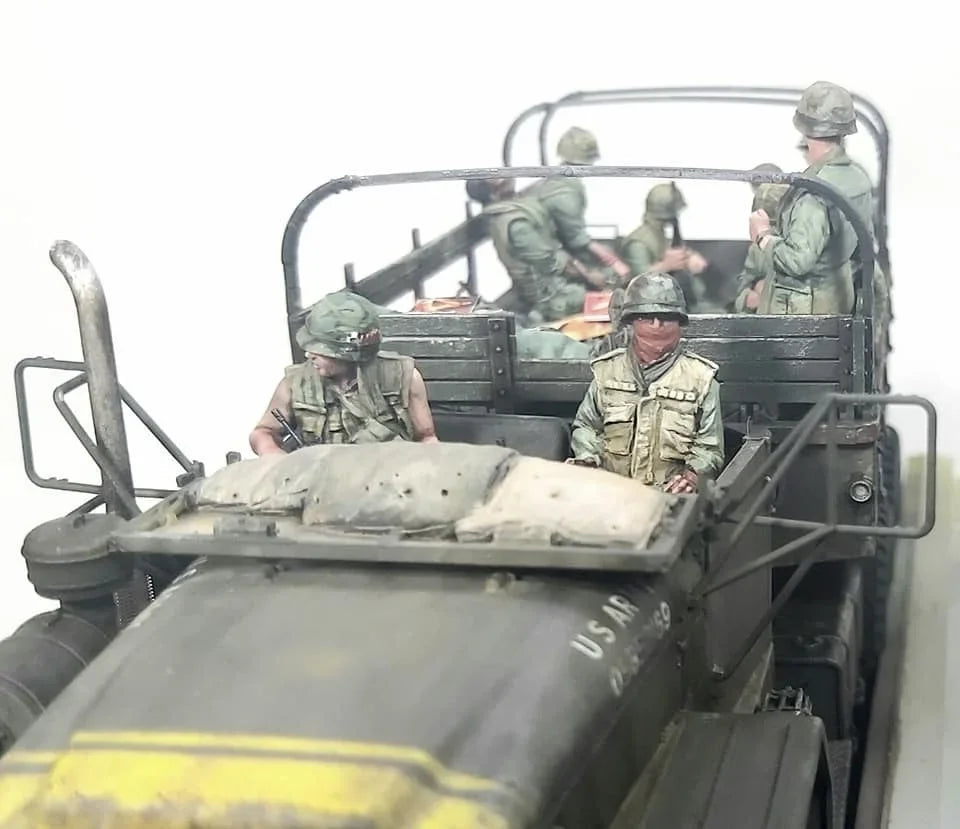 Vietnam War US Military Soldiers with Trucks, 11 Figures, Resin Model Figure Kit, Unassembled and Unpainted