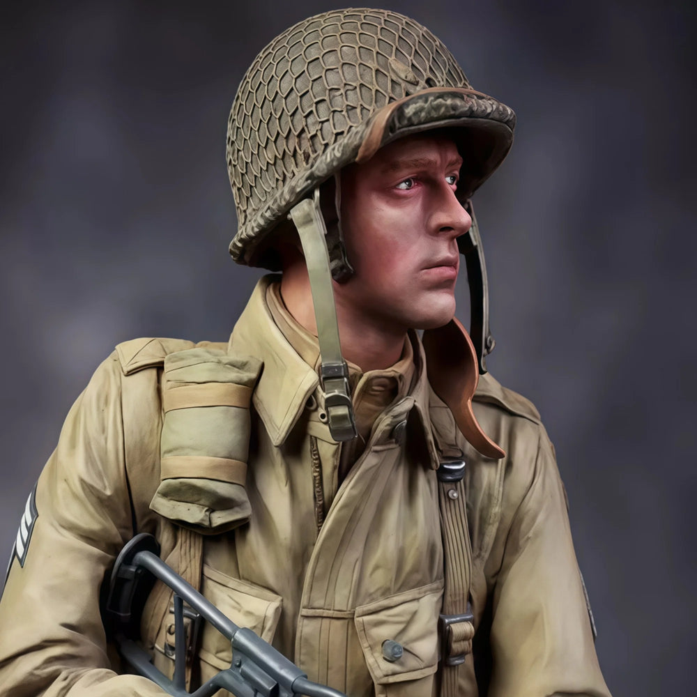 1/16 WWII US Infantryman with M1 Helmet and Rifle, Resin Model Figure Kit, Unassembled and Unpainted