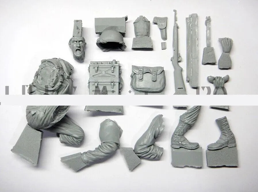 1/16 WWI American Infantryman Crouching with Gas Mask, Resin Model Figure Kit, Unassembled and Unpainted