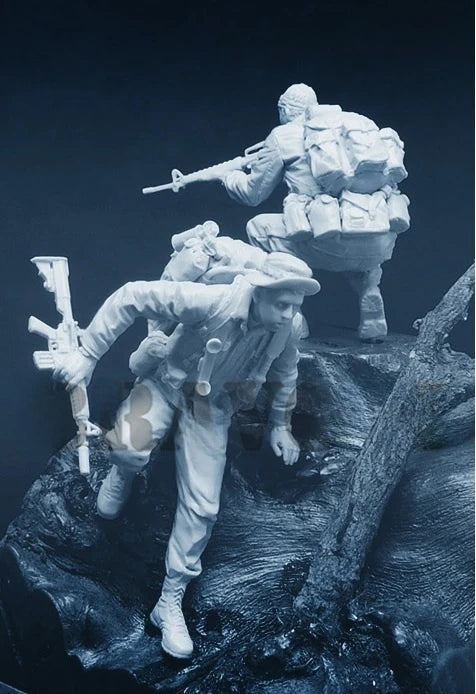 1/35 Modern Tactical Soldiers in Assault Positions, 3 Figures, Resin Model Figure Kit, Unassembled and Unpainted