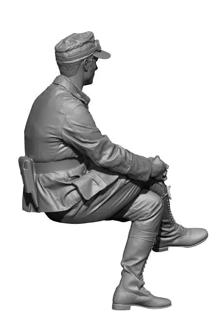 1/35 WWII German Infantryman Climbing, Resin Model Figure Kit, Unassembled and Unpainted
