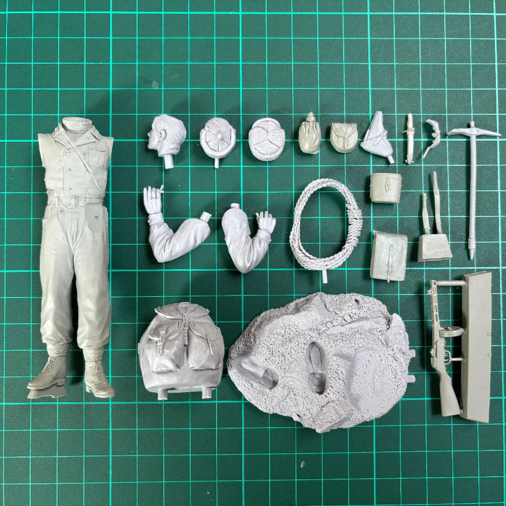 1/16 WWII Soviet Mountaineer, Resin Model Figure Kit, Unassembled and Unpainted