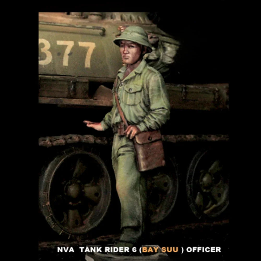 1/35 Vietnam War NVA Tank Officer, Resin Model Figure Kit, Unassembled and Unpainted