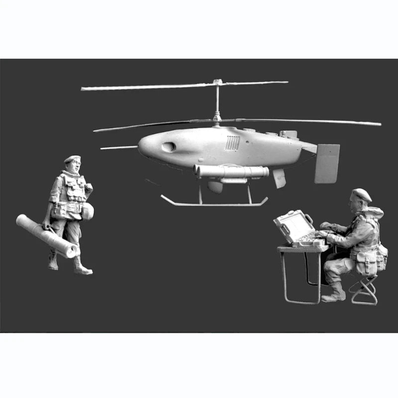 1/72 Modern Tactical Helicopter with Operators, 2 Figures, Resin Model Vehicle Kit, Unassembled and Unpainted