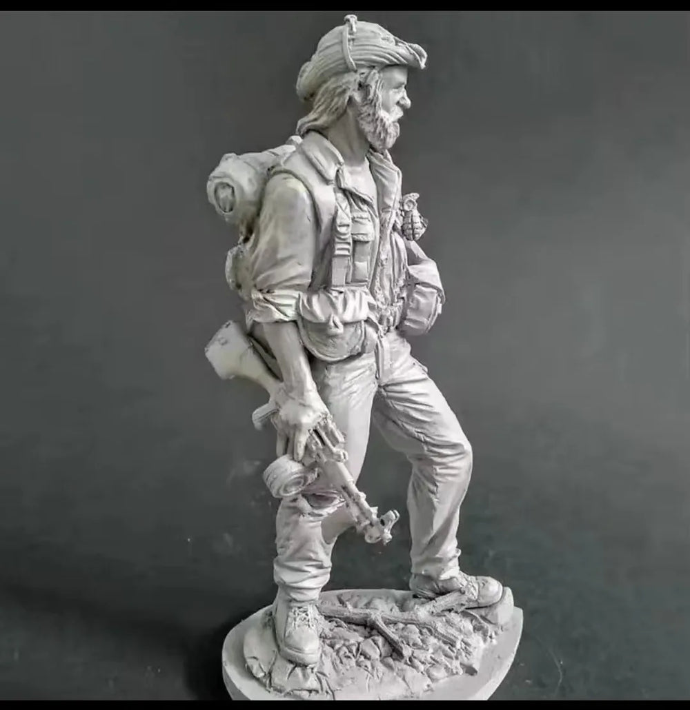 1/16 Modern Bearded Prospector in Yellow Jacket, Resin Model Figure Kit, Unassembled and Unpainted