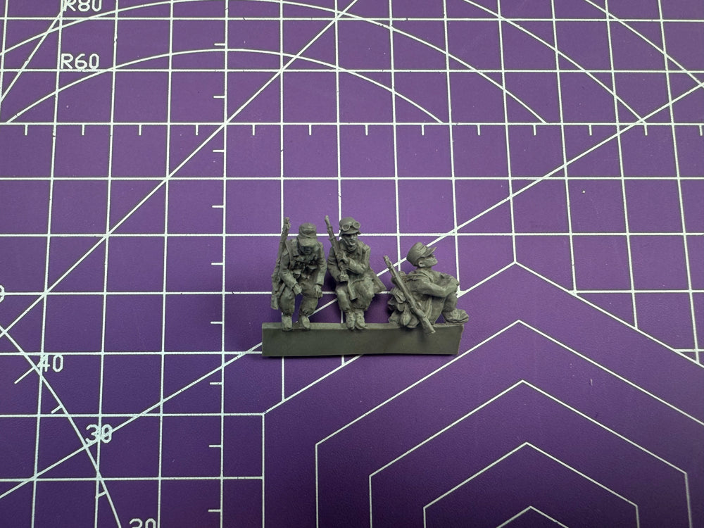 1/72 WWII German Wehrmacht Infantry Team, 3 Figures, Resin Model Figure Kit, Unassembled and Unpainted