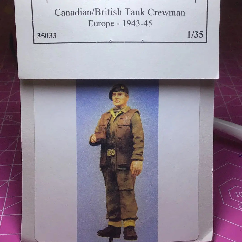 1/35 WWII American Tank Crewman in Uniform, Resin Model Figure Kit, Unassembled and Unpainted