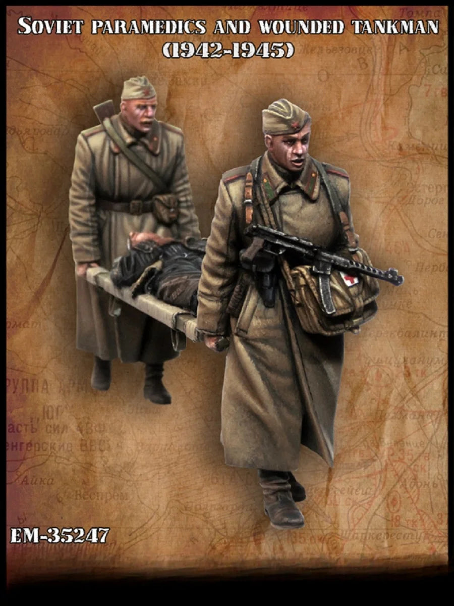 1/35 WWII Soviet Paramedics & Injured Tanker, 3 Figures, Resin Model Figure Kit, Unassembled and Unpainted