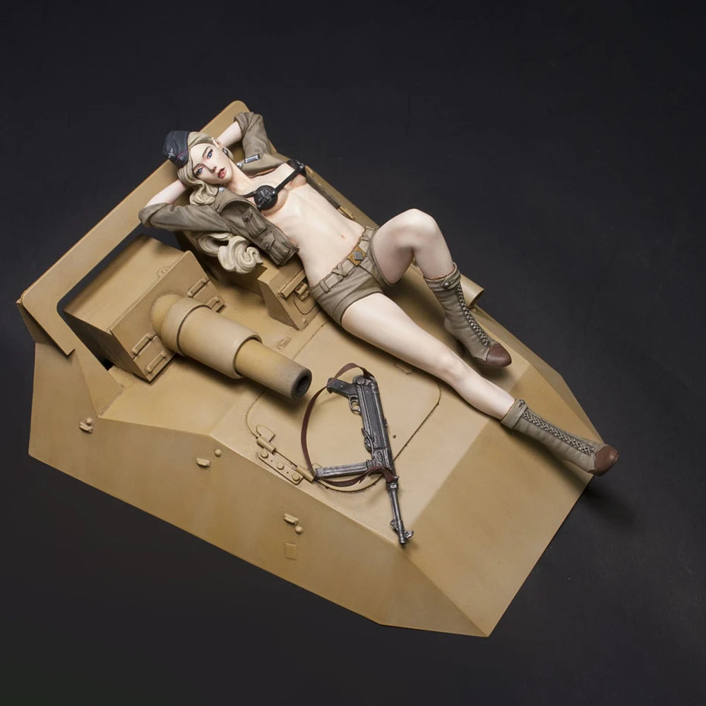 1/12 WWII Pin-up on Military Vehicle, Resin Model Figure Kit, Unassembled and Unpainted