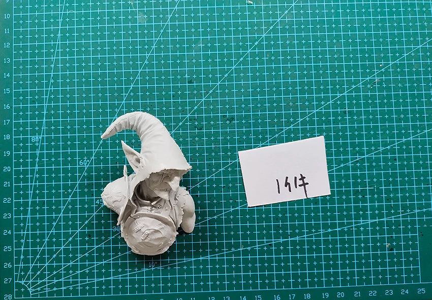 1/10 Goblin Warrior in Tall Pointed Helm, Resin Model Bust Kit, Fantasy Theme, Unassembled and Unpainted