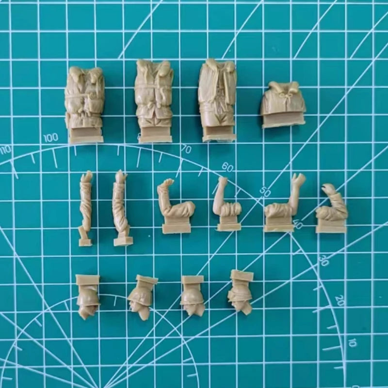 1/35 WWII German Infantry in Multiple Combat Poses, 4 Figures, Resin Model Figure Kit, Unassembled and Unpainted