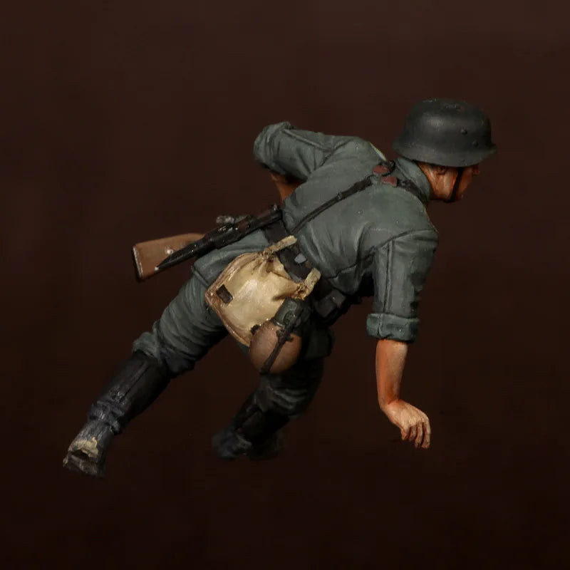 1/35 WWII German Wehrmacht Infantryman, Resin Model Figure Kit, Unassembled and Unpainted