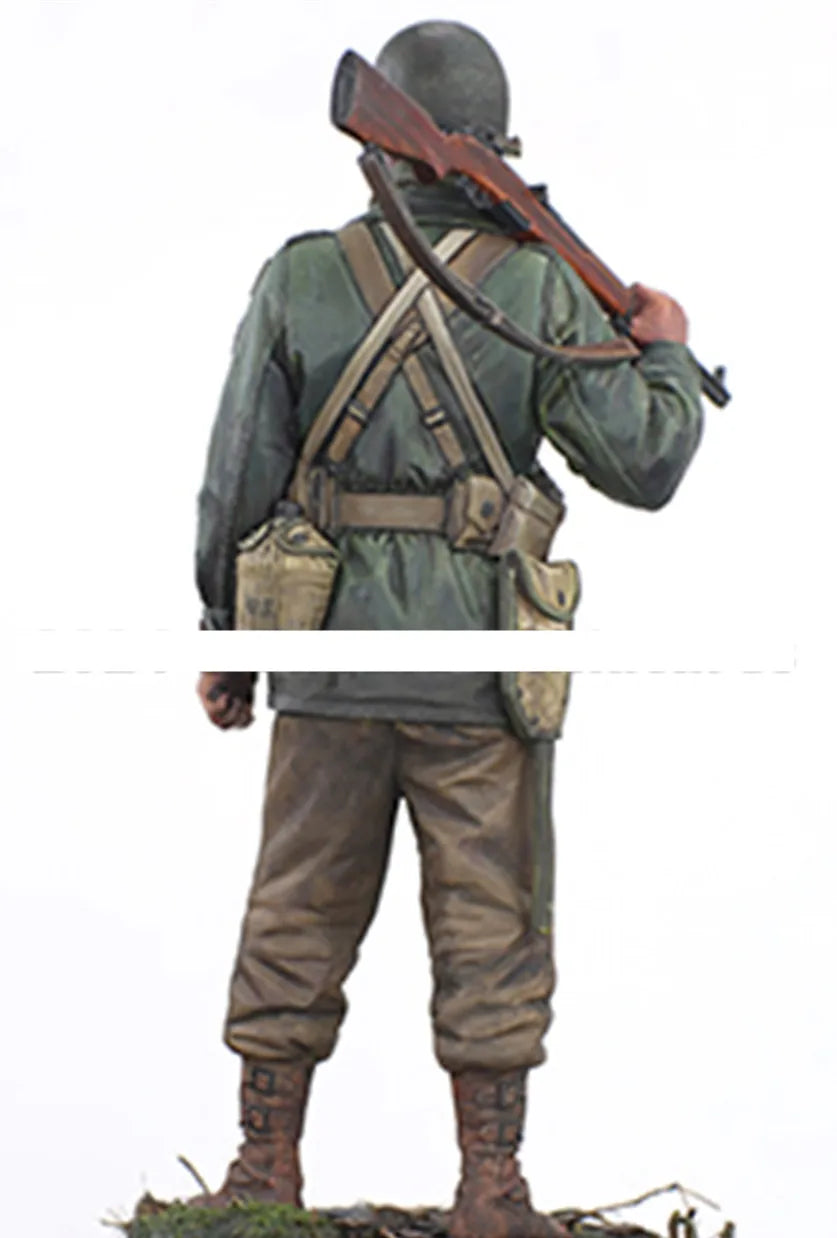 1/16 WWII German Infantry in Alert Stance with Kar98k, Resin Model Figure Kit, Unassembled and Unpainted