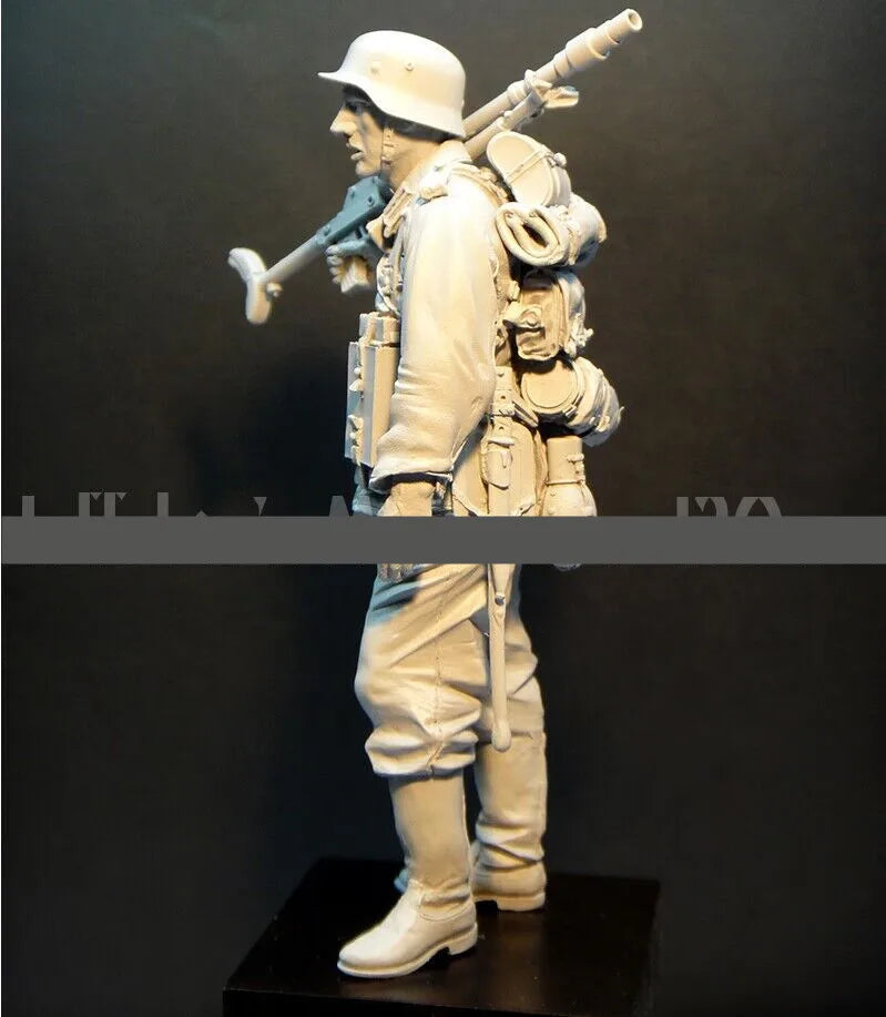 1/16 WWII British Soldier Signaling with Rifle, Resin Model Figure Kit, Unassembled and Unpainted