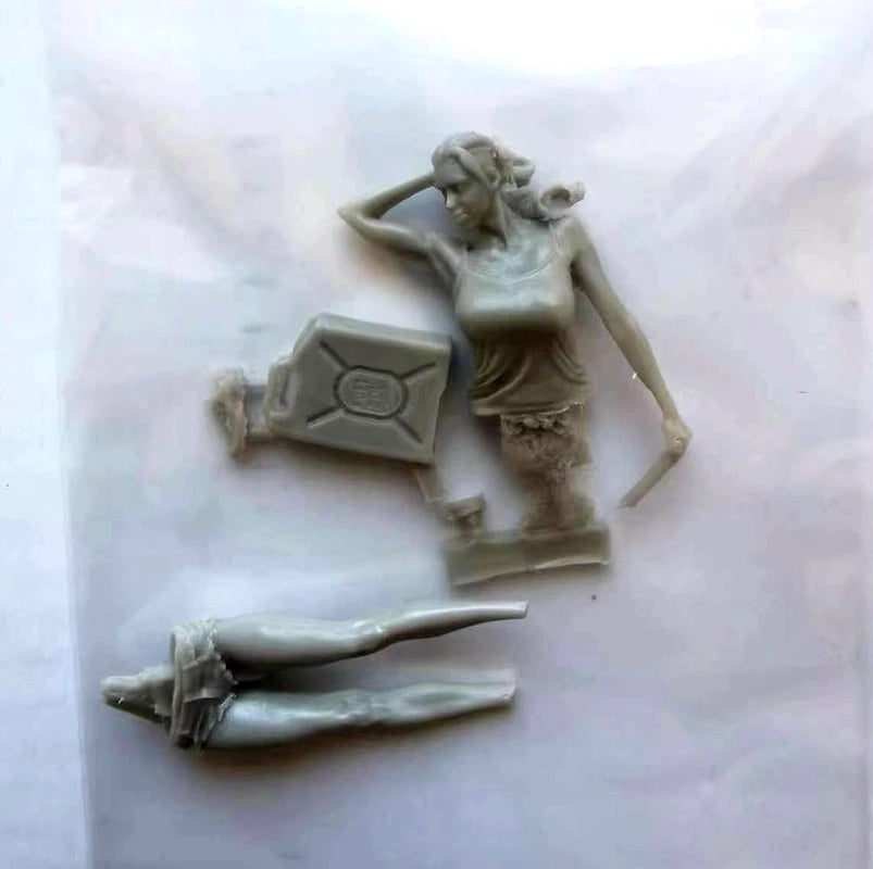1/35 Modern Female Traveler with Vehicle, Resin Model Diorama Kit, Unassembled and Unpainted