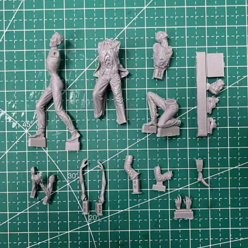 1/35 Zombie Survivors, 8 Figures, Resin Model Diorama Kit, Fantasy Theme, Unassembled and Unpainted