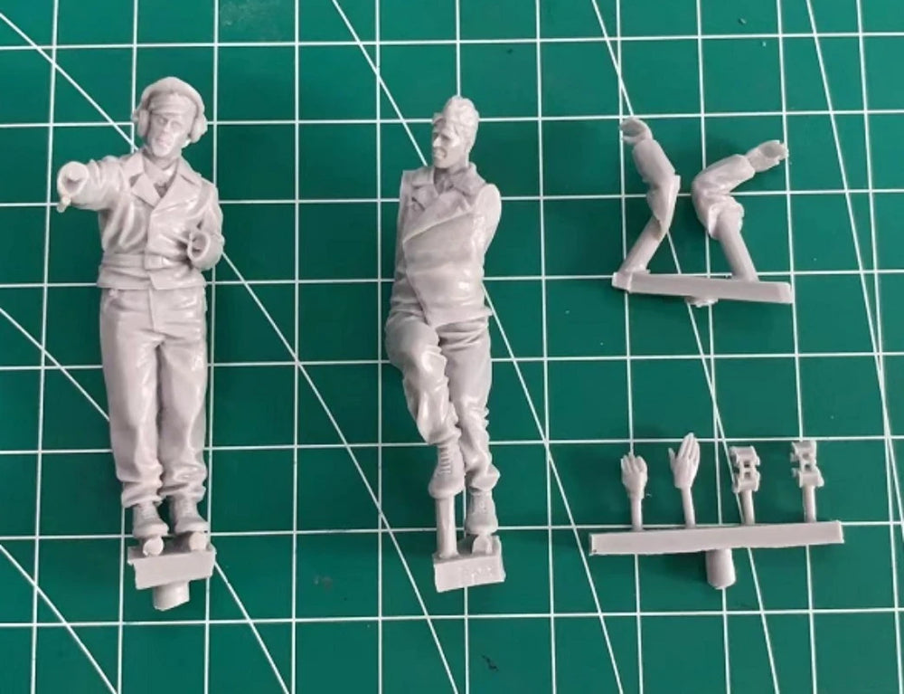 1/35 Modern Armored Soldiers, 2 Figures, Resin Model Figure Kit, Unassembled and Unpainted