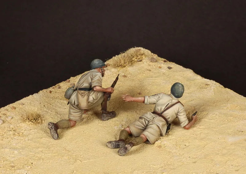 1/35 WWII US Infantry Crawling Assault, 2 Figures, Resin Model Figure Kit, Unassembled and Unpainted