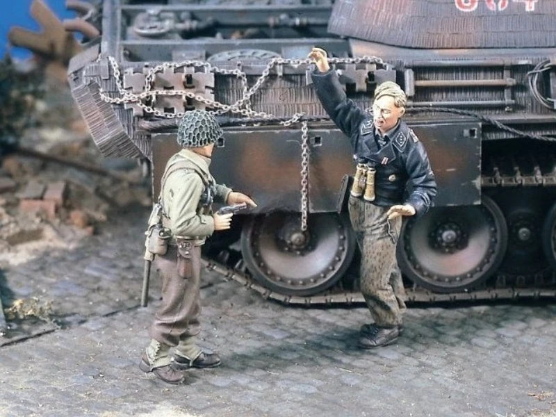 1/35 WWII Tanker Crew, 2 Figures, Resin Model Figure Kit, Unassembled and Unpainted
