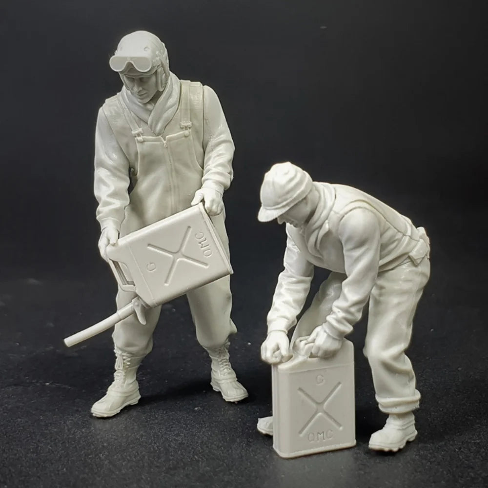 1/35 Modern Soldier with Entrenching Shovel, Resin Model Figure Kit, Unassembled and Unpainted