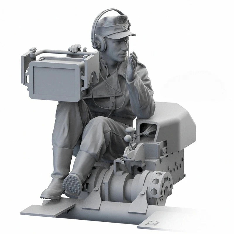 1/16 WWII German Half-Track Radio Operator, Resin Model Figure Kit, Unassembled and Unpainted