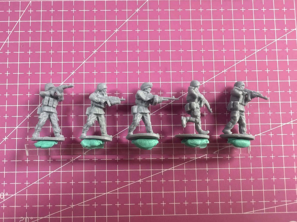 1/72 Modern Infantry Squad in Combat Poses, 10 Figures, Resin Model Figure Kit, Unassembled and Unpainted