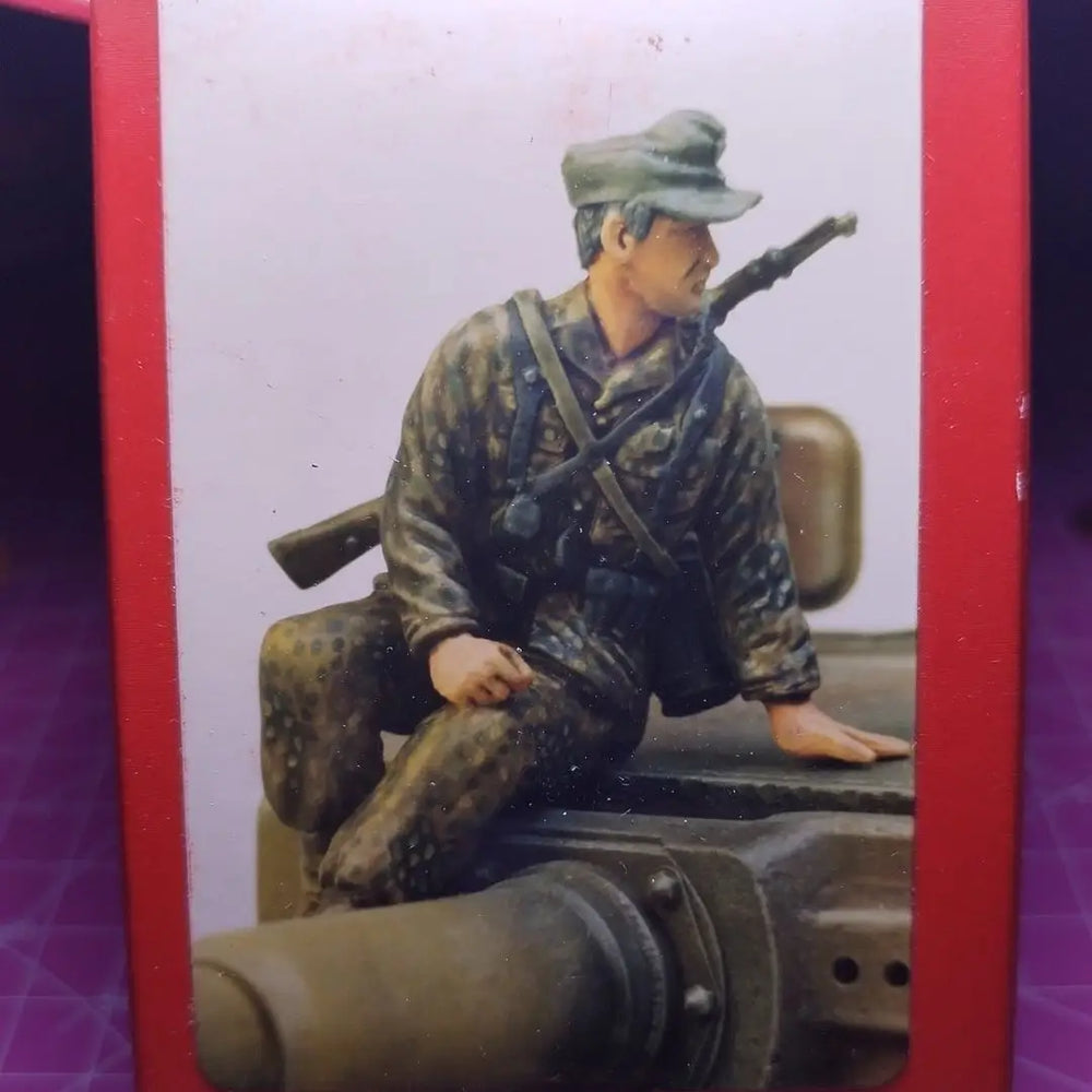 1/35 WWII Infantry Squad Advancing, Resin Model Figure Kit, Unassembled and Unpainted