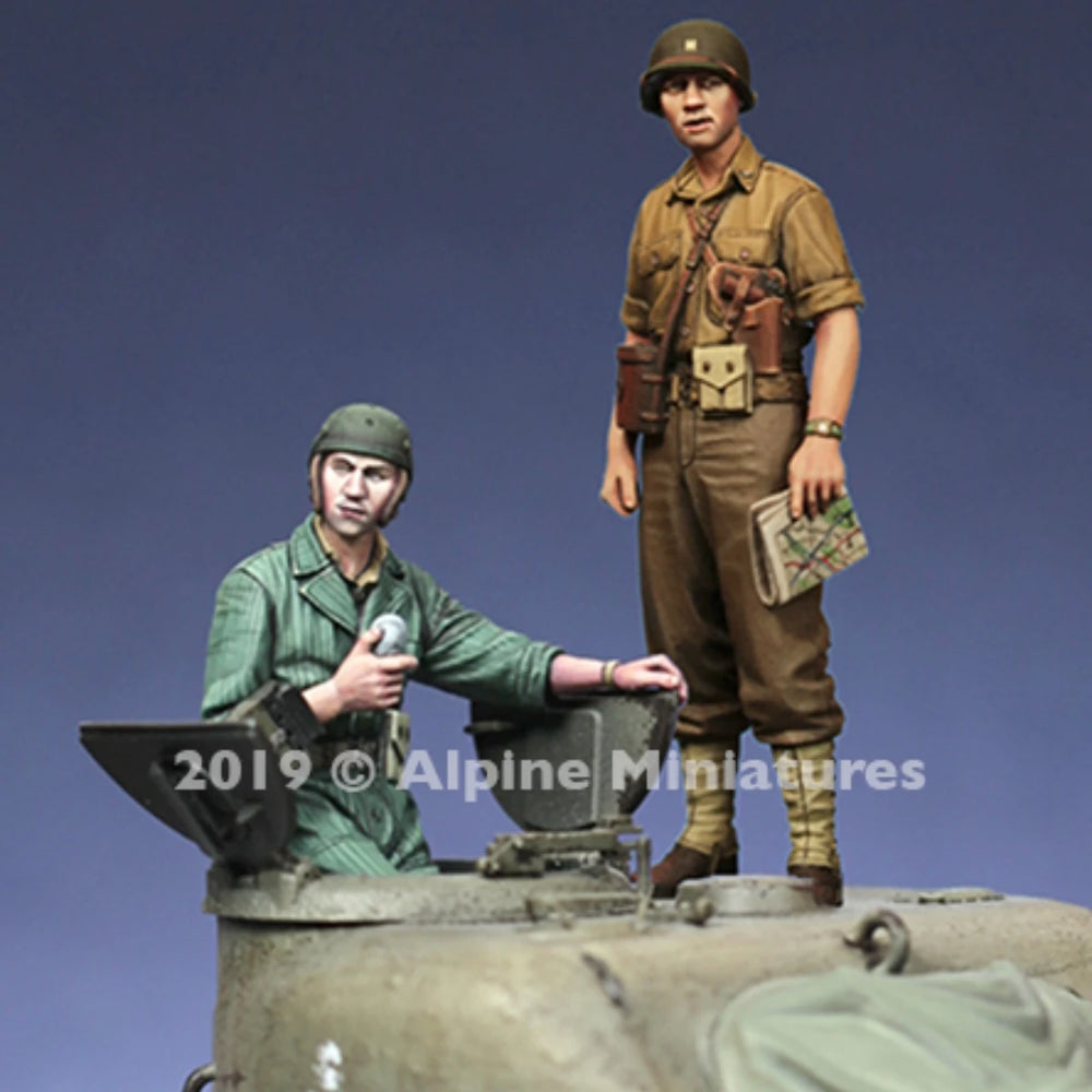 1/35 WWII US Tank Commander, 2 Figures, Resin Model Figure Kit, Unassembled and Unpainted