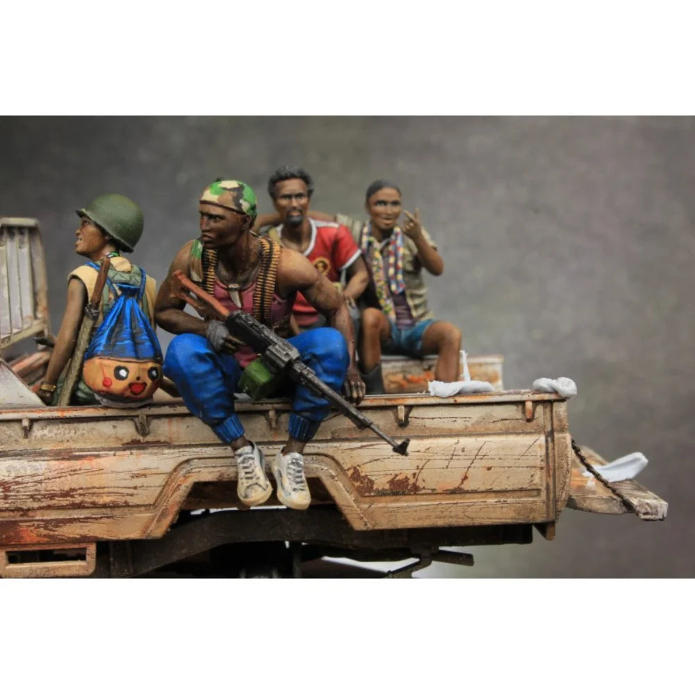 1/35 Modern African Civilians on Truck Bed, 4 Figures, Resin Model Figure Kit, Unassembled and Unpainted