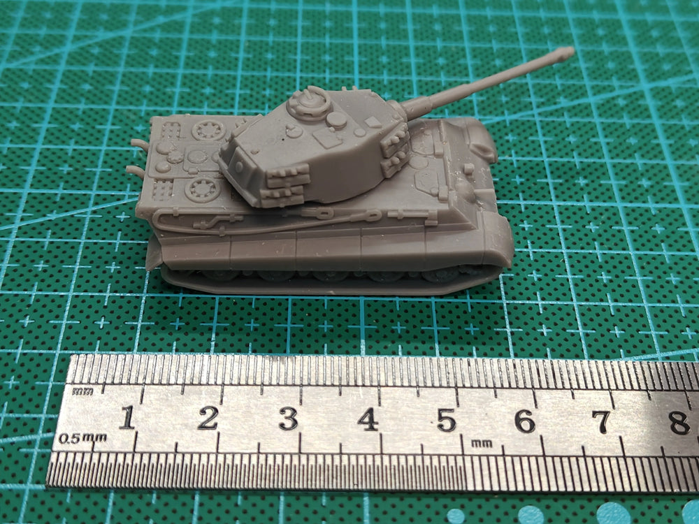 1/144 WWII German King Tiger II Heavy Tank, Resin Model Vehicle Kit, Unassembled and Unpainted