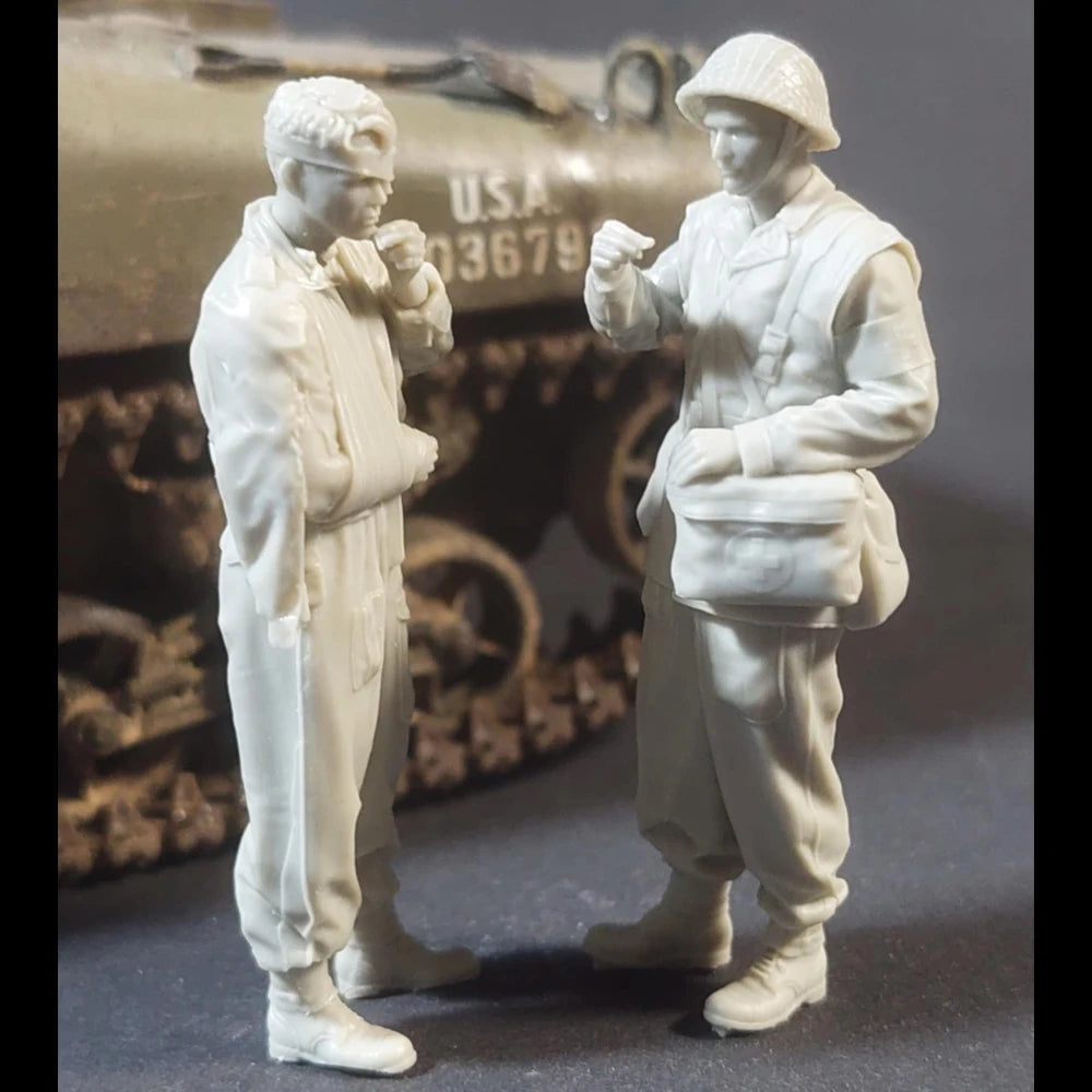 1/35 WWII British Paramedics, 2 Figures, Resin Model Figure Kit, Unassembled and Unpainted