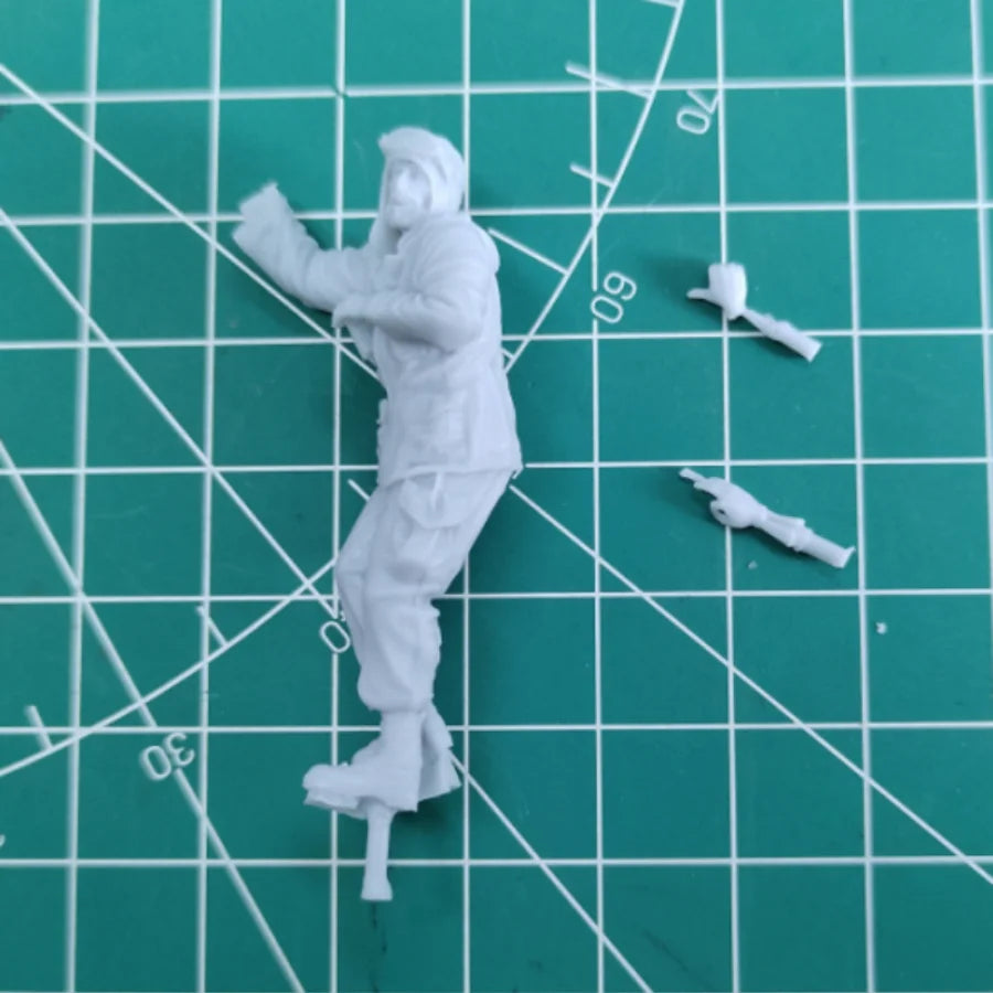 1/35 Modern Tactical Soldier Rappelling, Resin Model Figure Kit, Unassembled and Unpainted