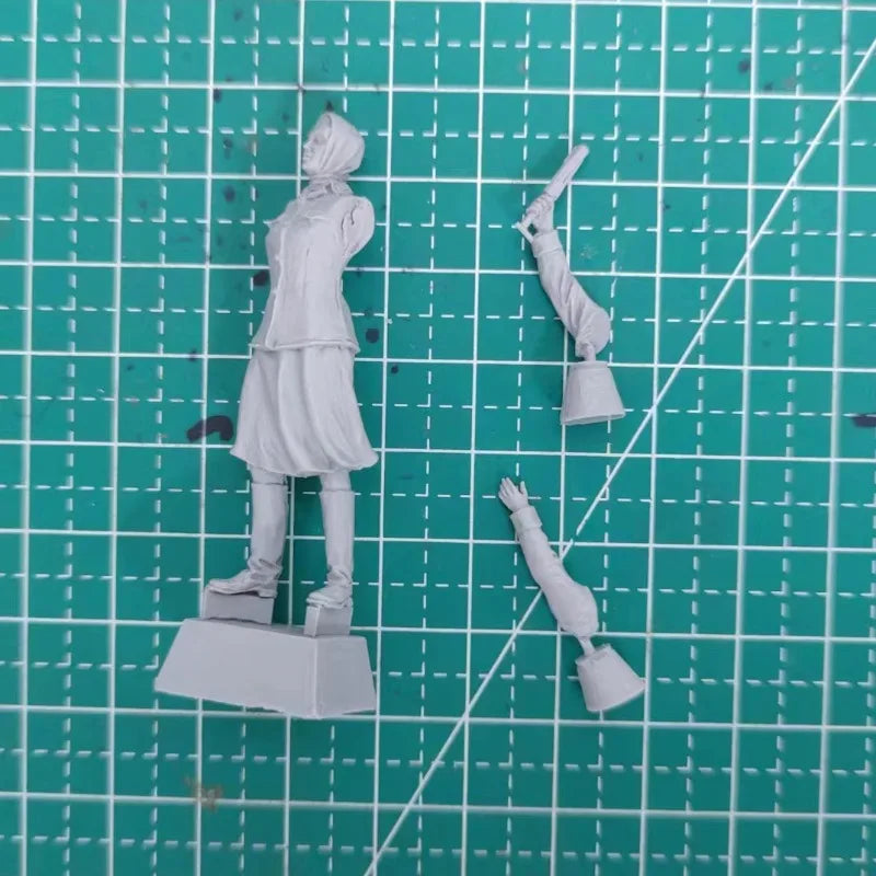 1/35 Cold War Soviet Railway Worker Woman, Resin Model Figure Kit, Unassembled and Unpainted