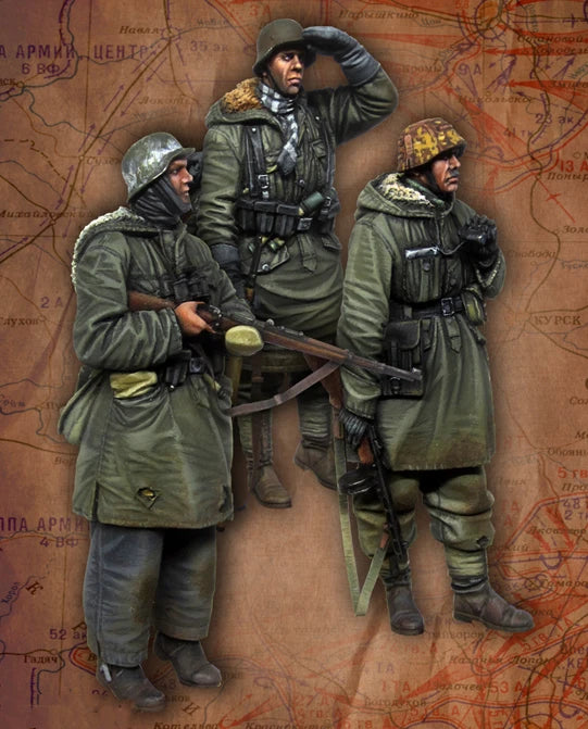 1/35 WWII German Infantry in Long Coats, 3 Figures, Resin Model Figure Kit, Unassembled and Unpainted