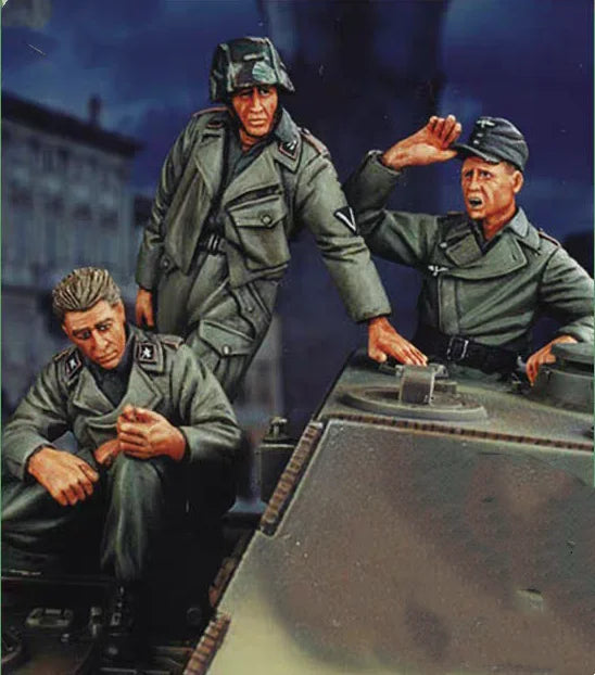 1/35 WWII Military Personnel, 4 Figures, Resin Model Figure Kit, Unassembled and Unpainted