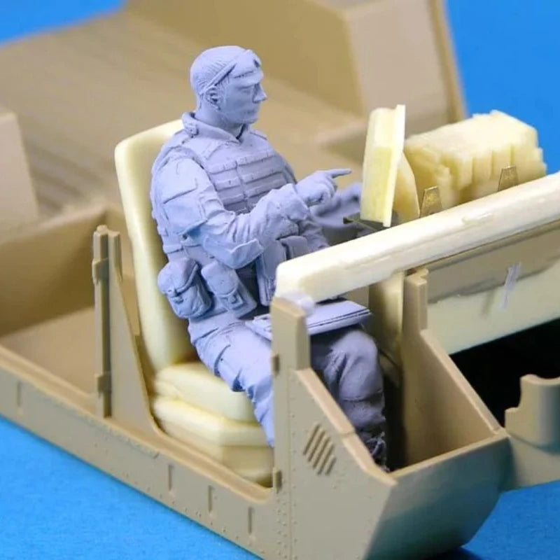 1/35 WWII US Vehicle Crew Gunner, Resin Model Figure Kit, Unassembled and Unpainted