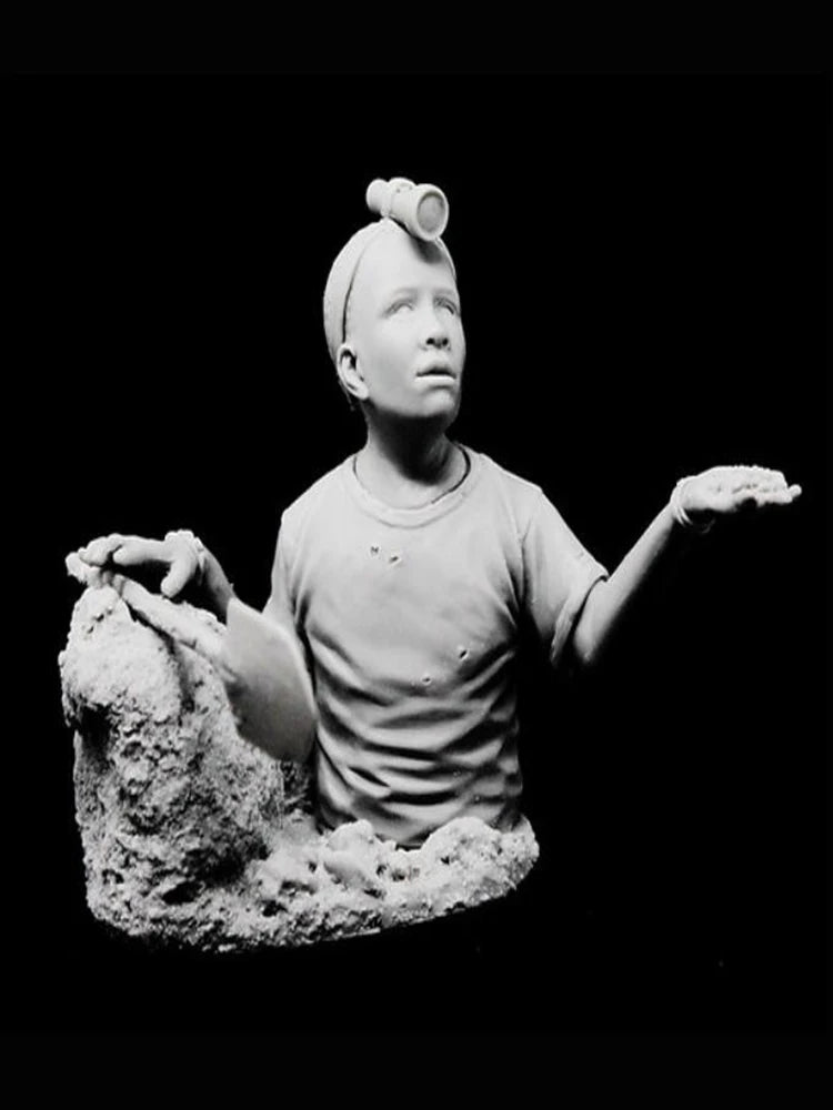 1/10 Medieval Woman Looking Upward with Raised Hand, Resin Model Bust Kit, Unassembled and Unpainted