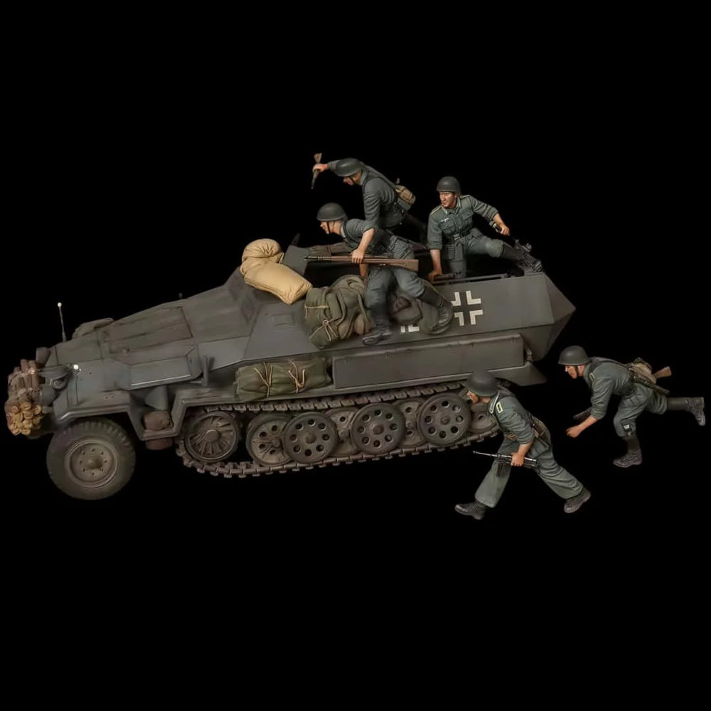 1/35 WWII German Motorized Infantry Squad, 5 Figures, Resin Model Figure Kit, Unassembled and Unpainted