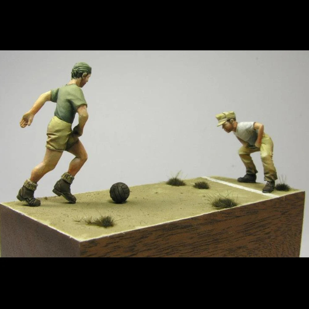 1/35 WWII Italian Soldiers, 2 Figures, Resin Model Diorama Kit, Unassembled and Unpainted