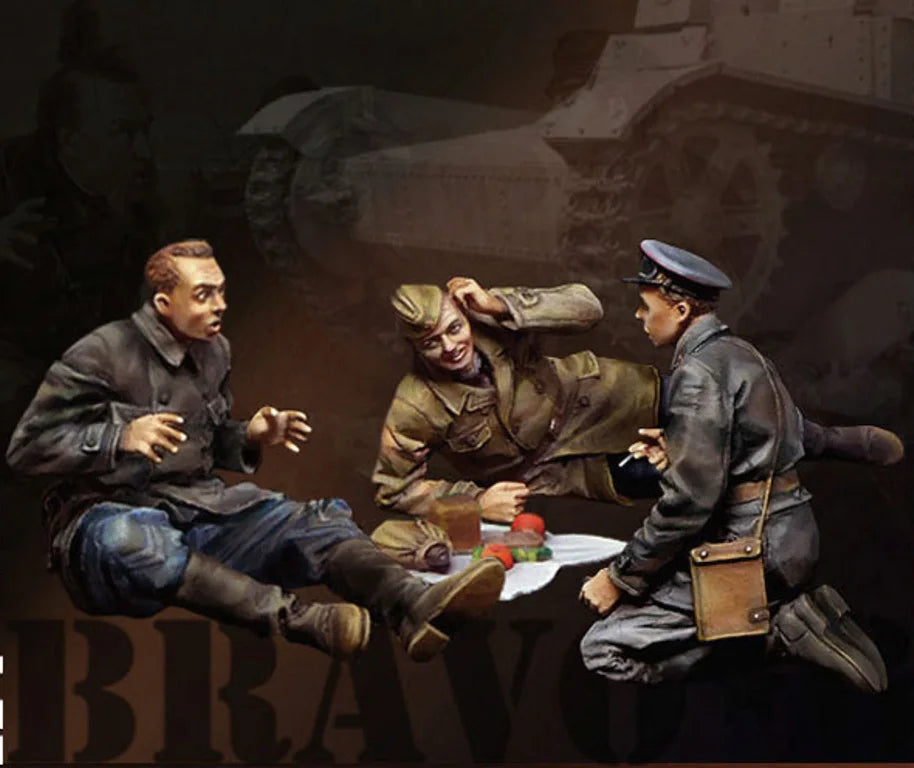 1/35 WWII Soldiers Briefing Scene, 3 Figures, Resin Model Figure Kit, Unassembled and Unpainted