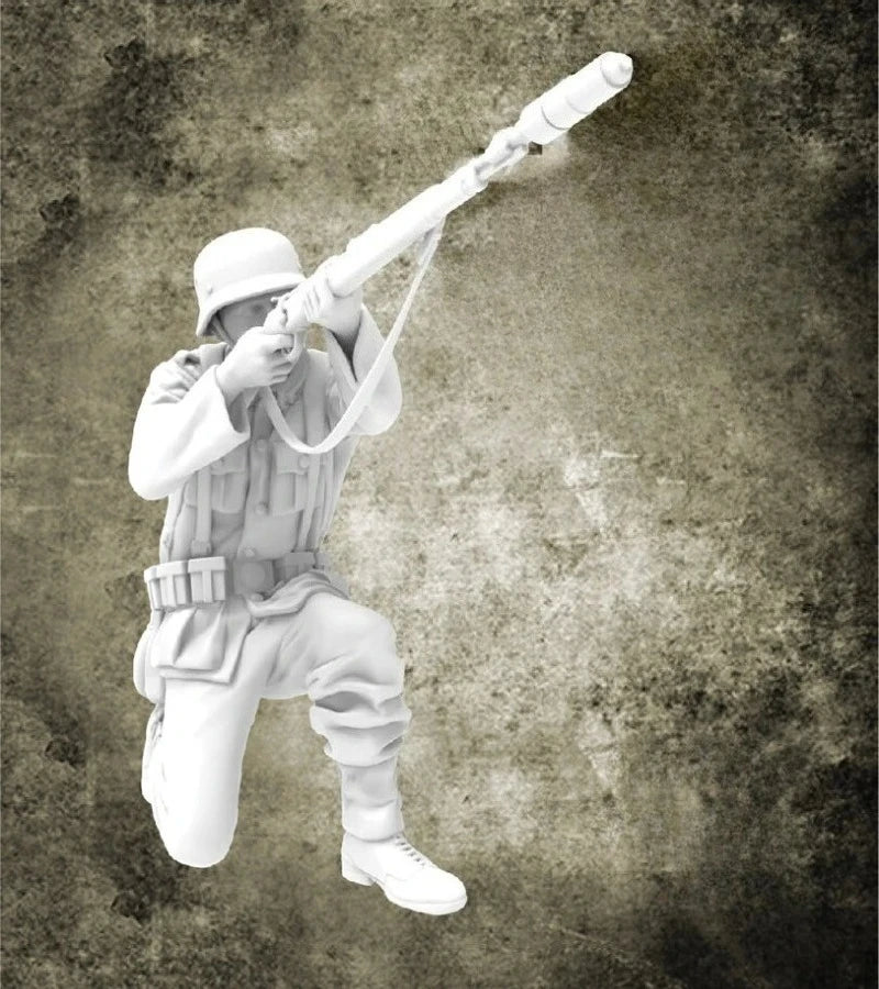 1/35 WWII German Infantry Charging with Rifle Raised, Resin Model Figure Kit, Unassembled and Unpainted