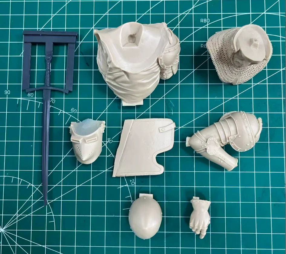 1/10 Medieval Knight in Armor, Resin Model Bust Kit, Unassembled and Unpainted
