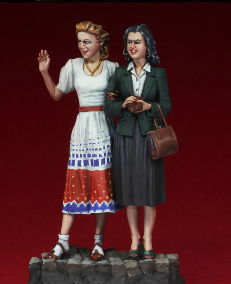 1/35 Cold War Soviet Women, 2 Figures, Resin Model Figure Kit, Unassembled and Unpainted