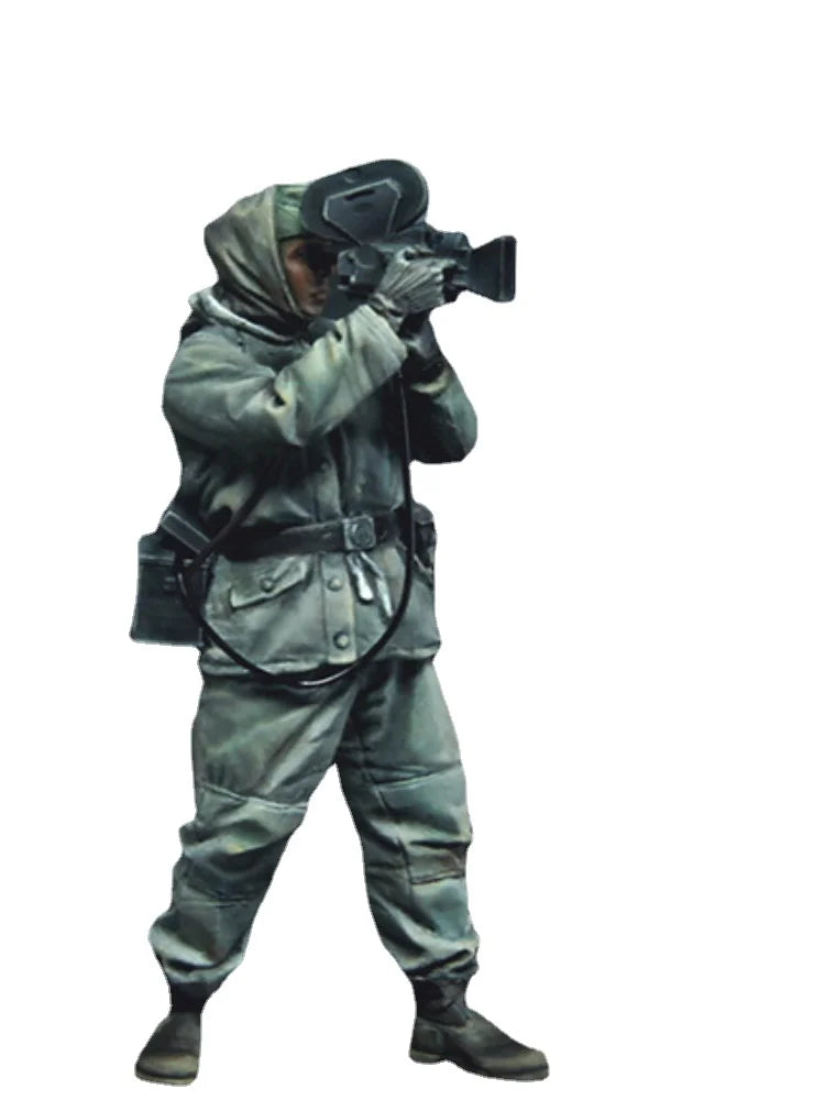 1/35 WWII German Photographer with Telephoto Lens, Resin Model Figure Kit, Unassembled and Unpainted